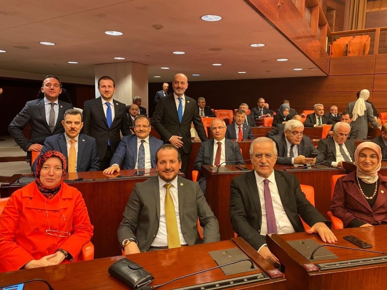 Ak Parti Bursa Milletvekillerinden bütçe pozu