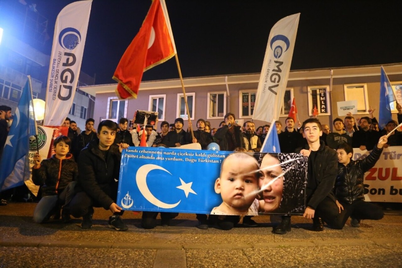 Balıkesir’de Doğu Türkistan için "Sessiz Çığlık" yürüyüşü