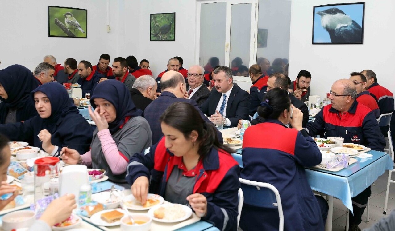 Başkan Büyükakın, emekçilerin sofrasına konuk oldu