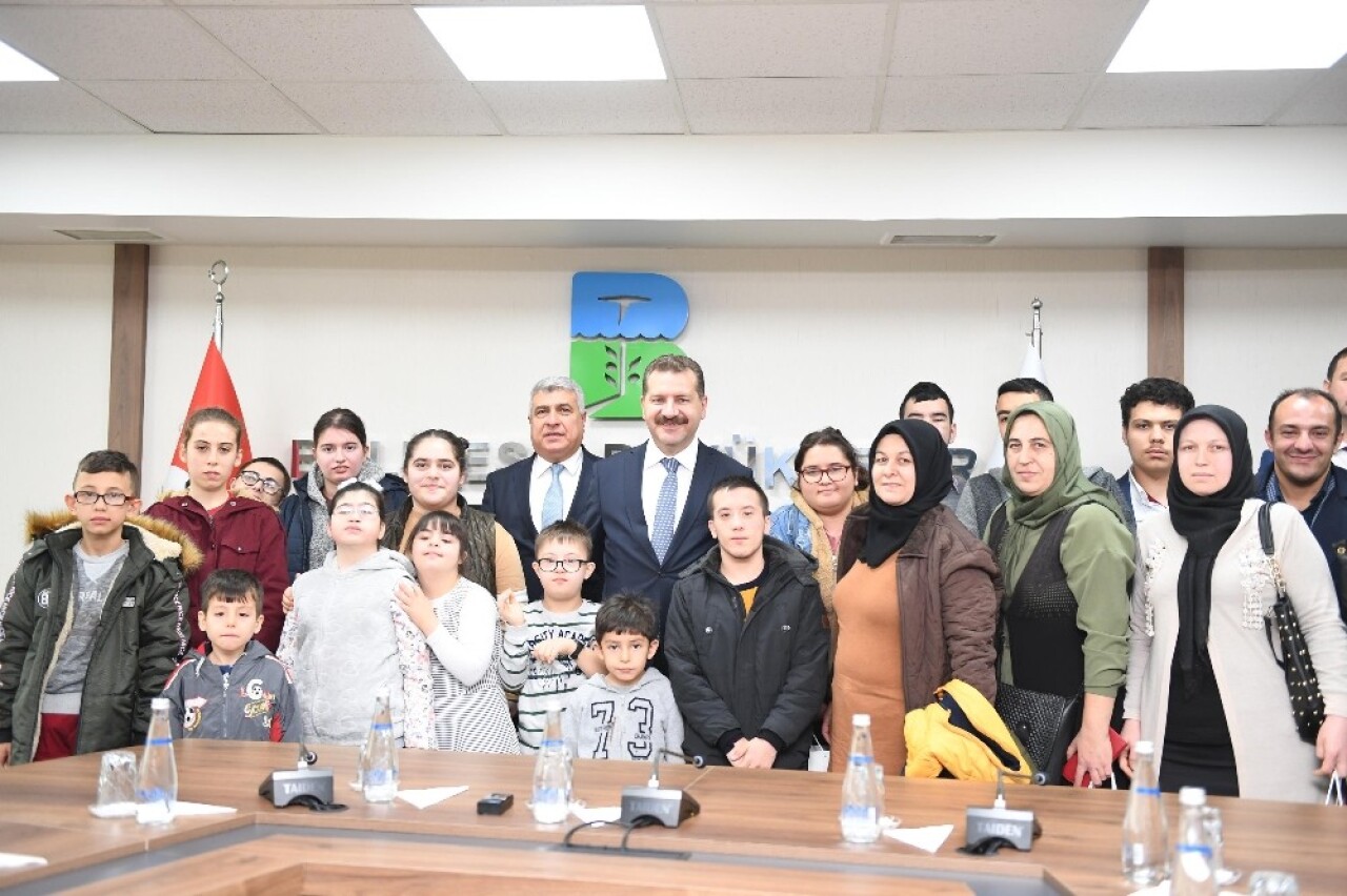 Başkan Yılmaz özel çocukları ağırladı