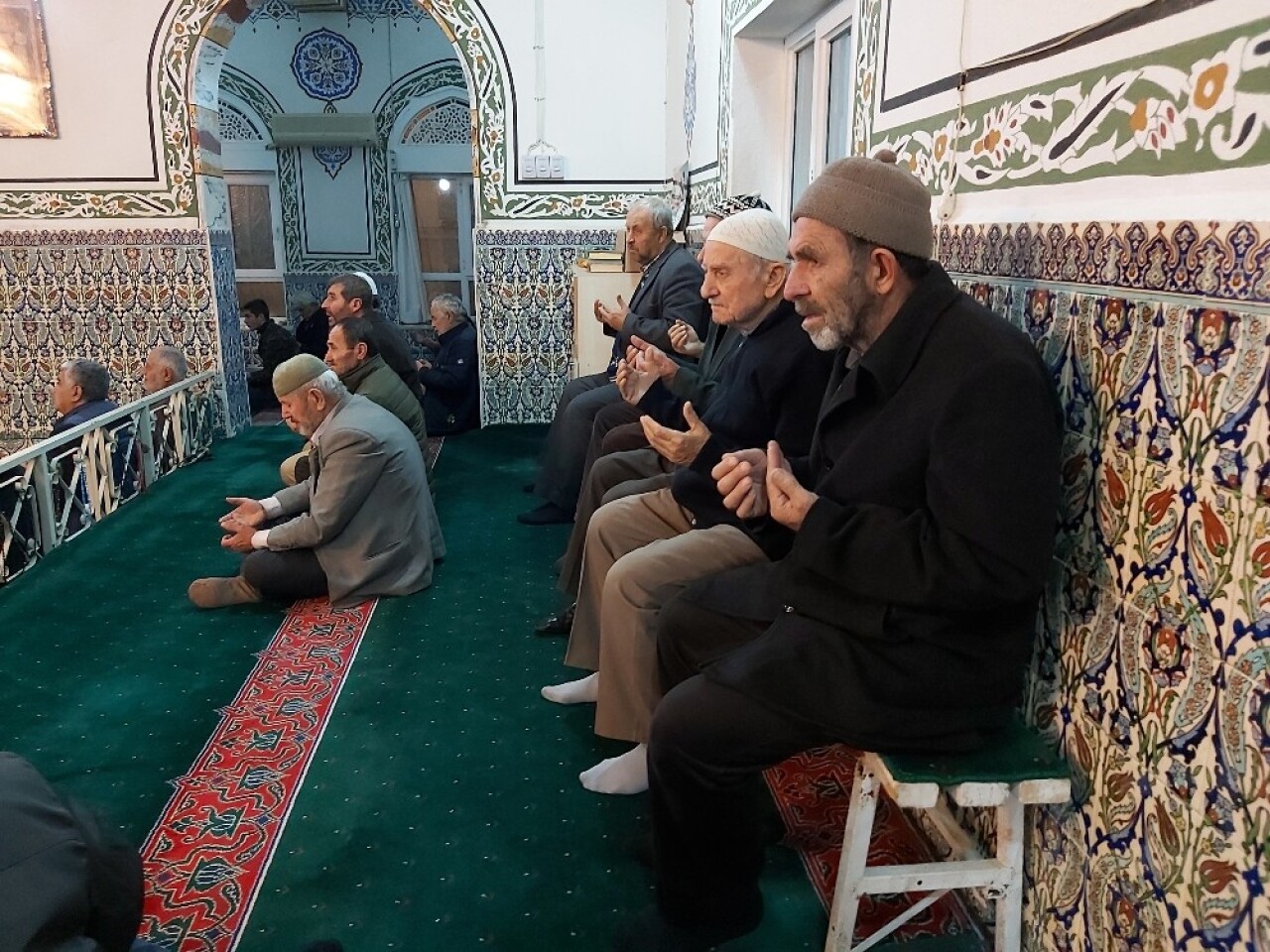 Boyalıca Camii’nde sabit oturaklar kaldırıldı