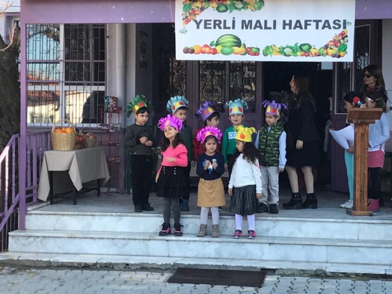 Burhaniye’de Yerli Malı Haftası coşkusu