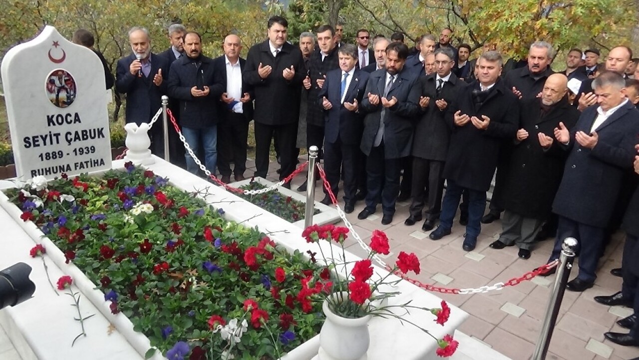 Çanakkale kahramanı Seyit Onbaşı mezarı başında anıldı