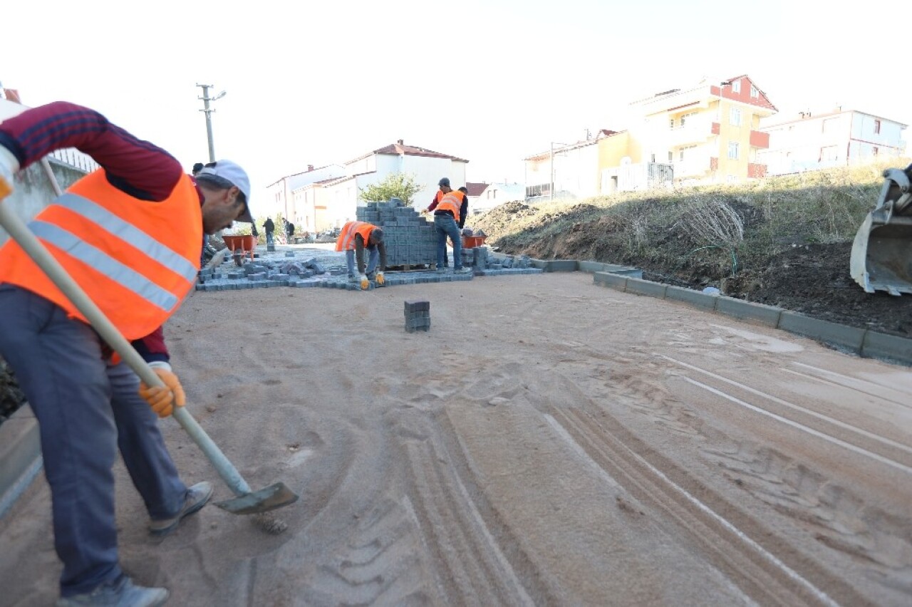 Çayırova’da sokaklar parke ile kaplanıyor