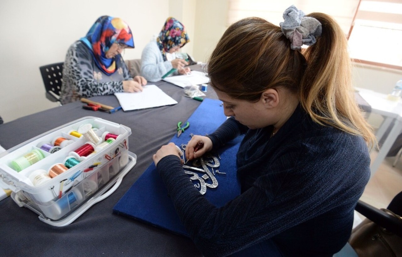 Çivi ve tellerden şaheserler ortaya çıkıyor