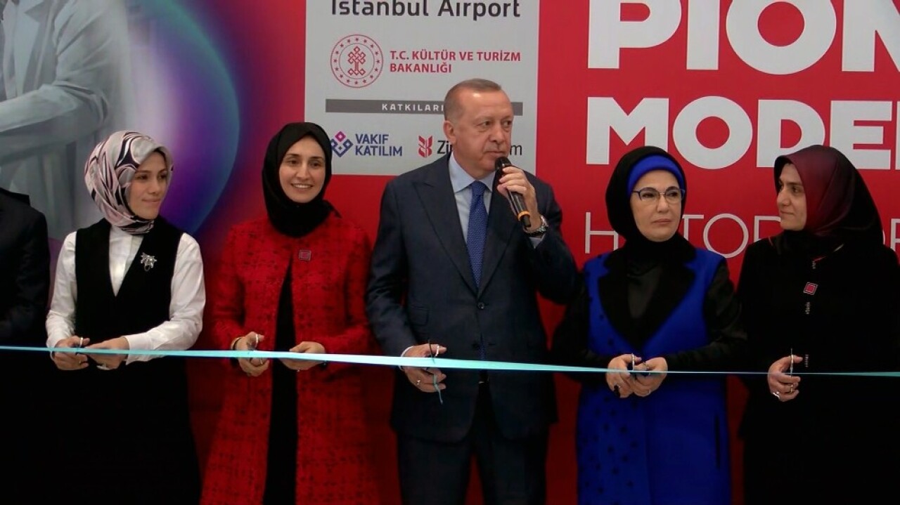 Cumhurbaşkanı Erdoğan, İstanbul Havalimanı’nda sergi açılışına katıldı