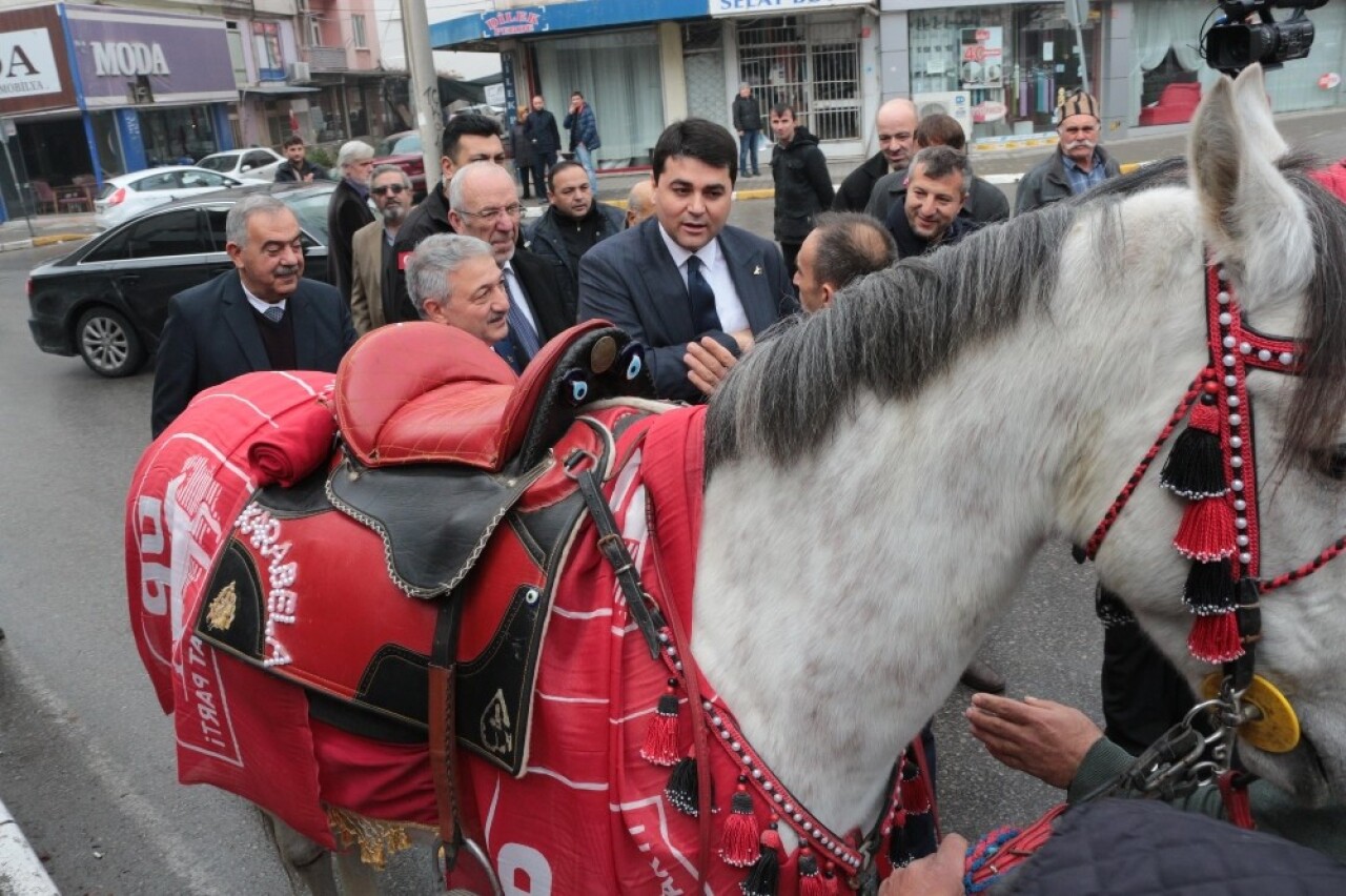 Demokrat Parti Genel Başkanı kıratla karşılandı