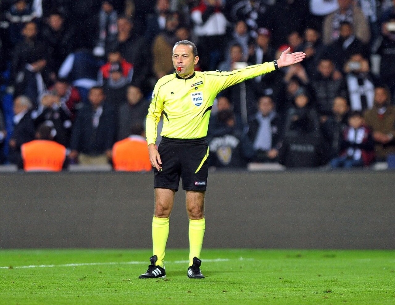 Fenerbahçe-Beşiktaş derbisi Cüneyt Çakır’ın