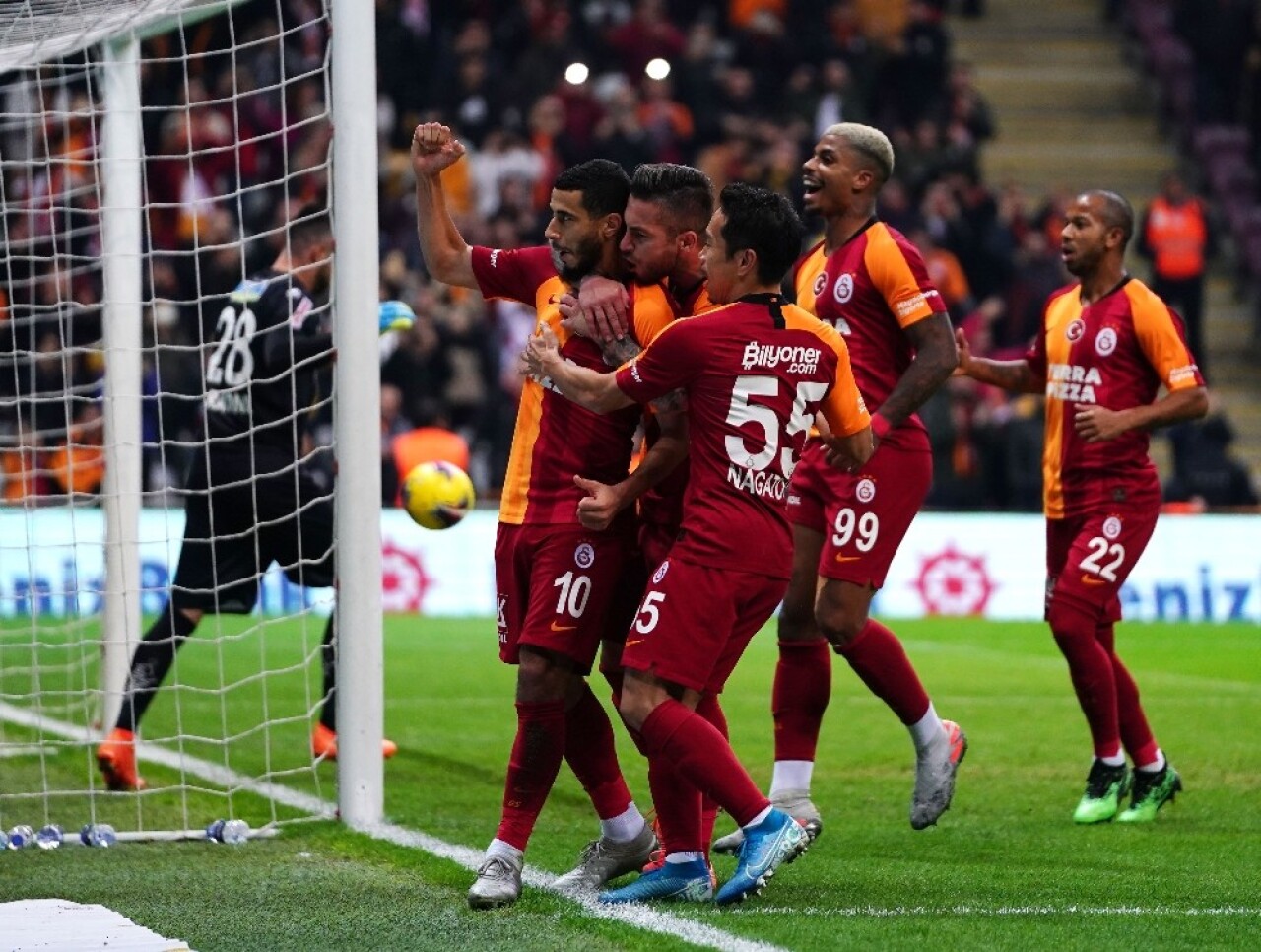 Galatasaray bu sezon 6. kez kalesini gole kapadı