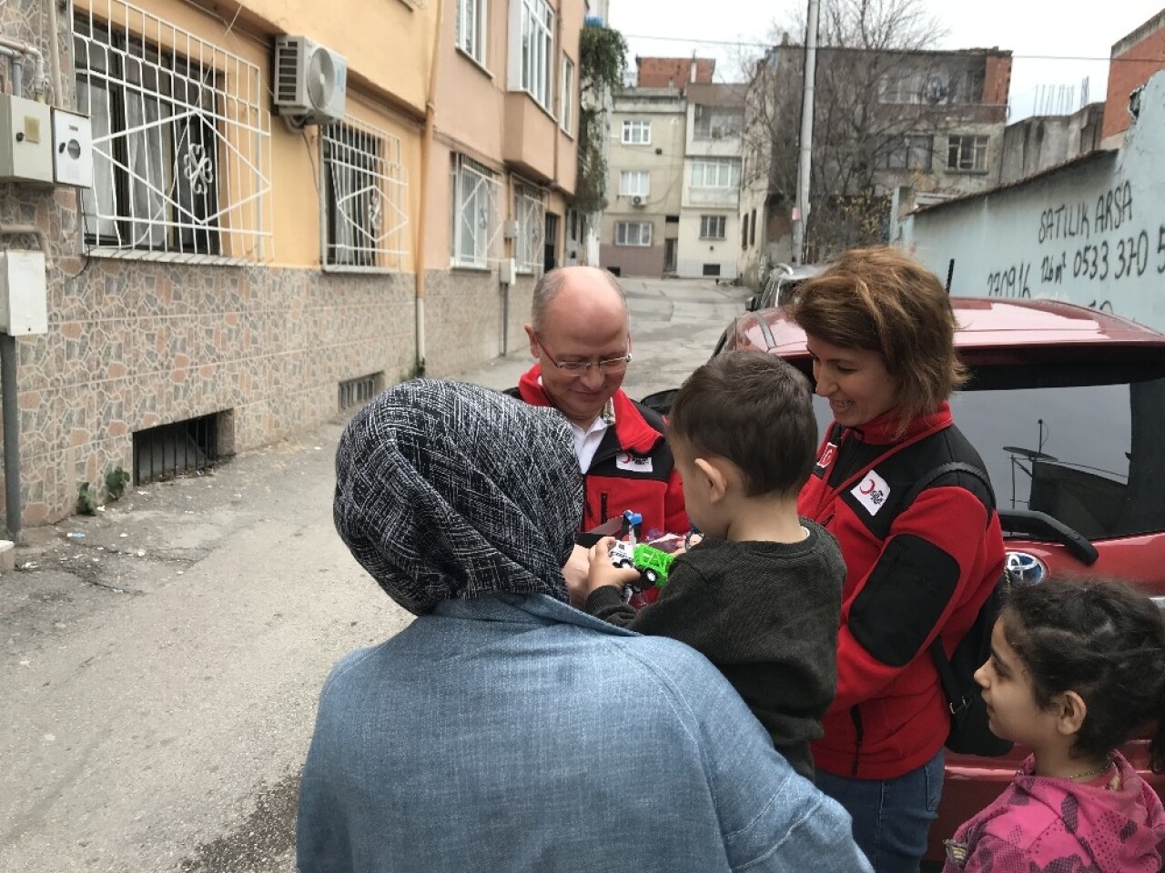 Hayırseverlerin yardımları Türk Kızılayı ile ihtiyaç sahiplerine ulaşıyor