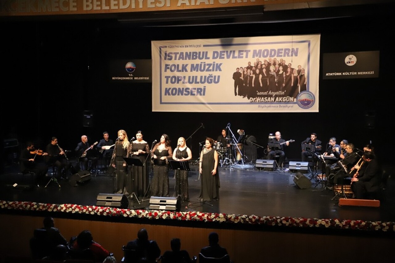 İstanbul Devlet Modern Folk Müzik Topluluğu Büyükçekmece’de konser verdi