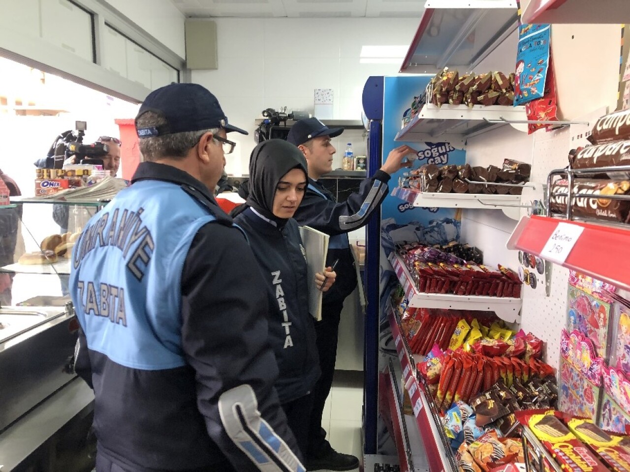 İstanbul’da okul kantinlerinde şırınga çikolata denetimi