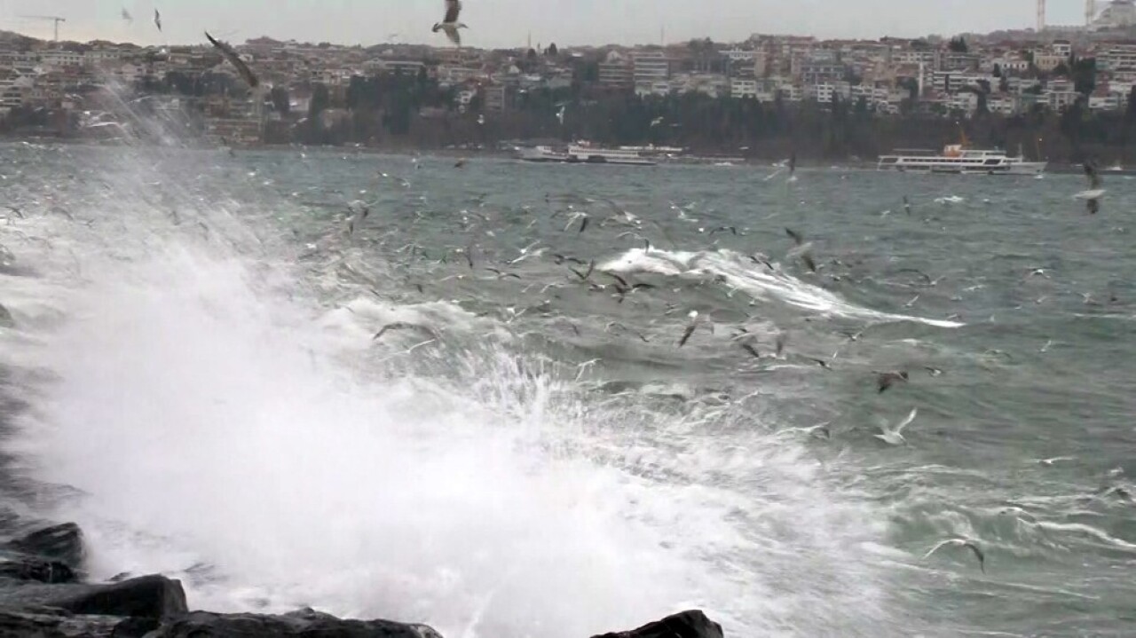 İstanbul’da şiddetli lodos etkili oluyor