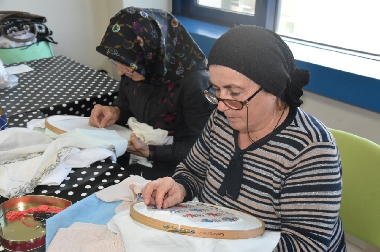 İZMEK kurslarına vatandaşlardan yoğun ilgi