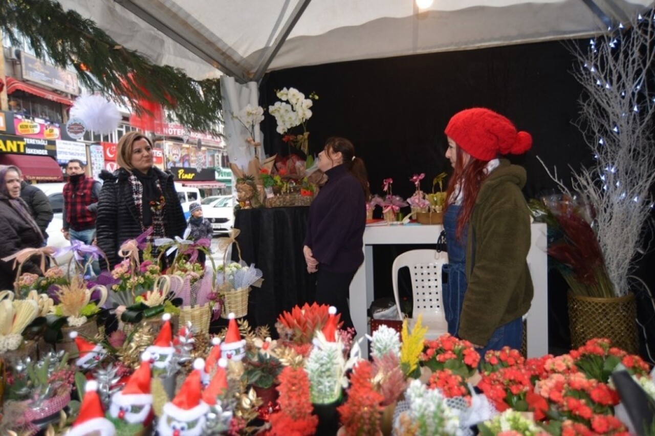 İzmit yeni yılı belediye meydanında karşılıyor