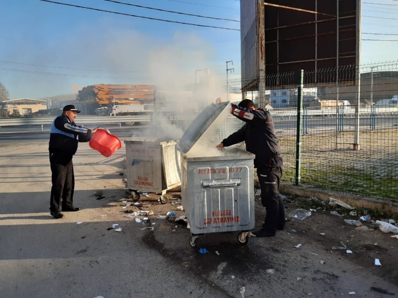 izmit’te caddeler 24 saat boyunca temizleniyor