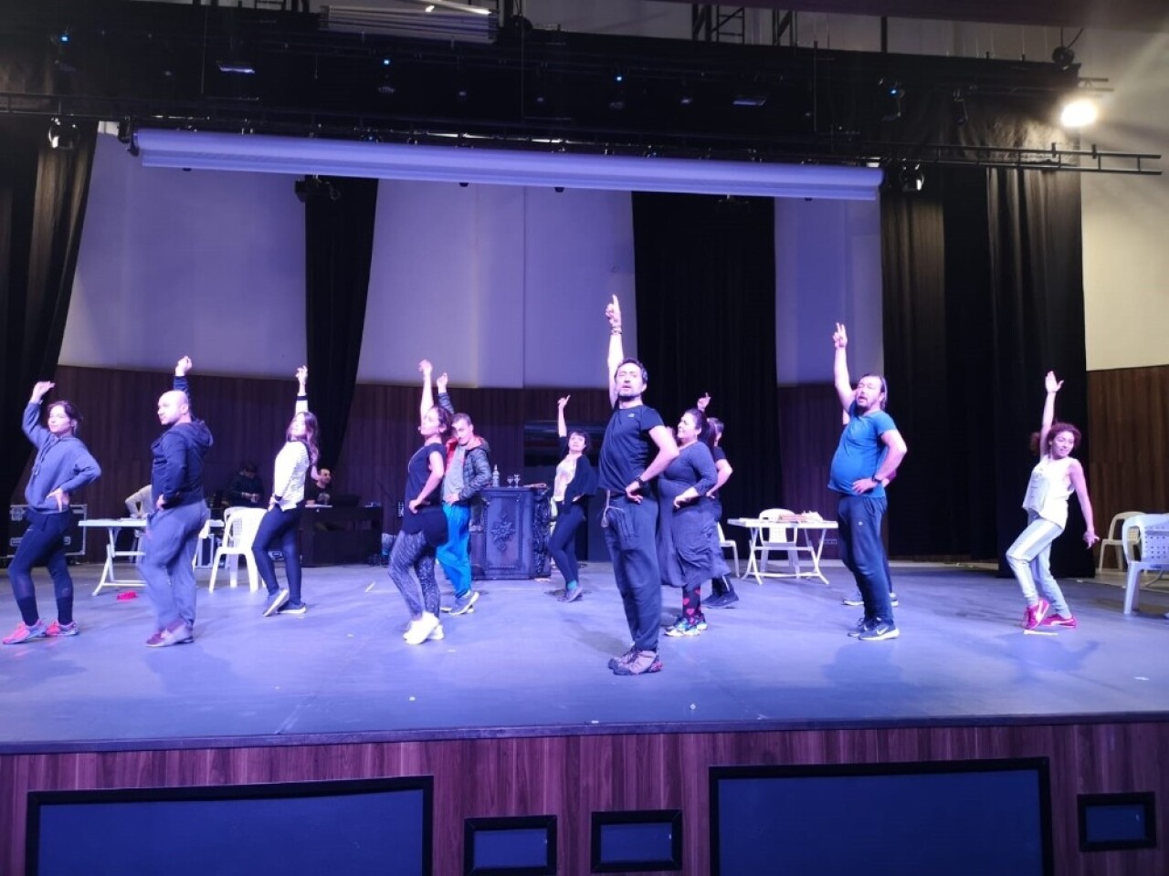 Kocaeli Şehir Tiyatrosu, 300 kişilik salonunda sanatseverlerle buluşacak