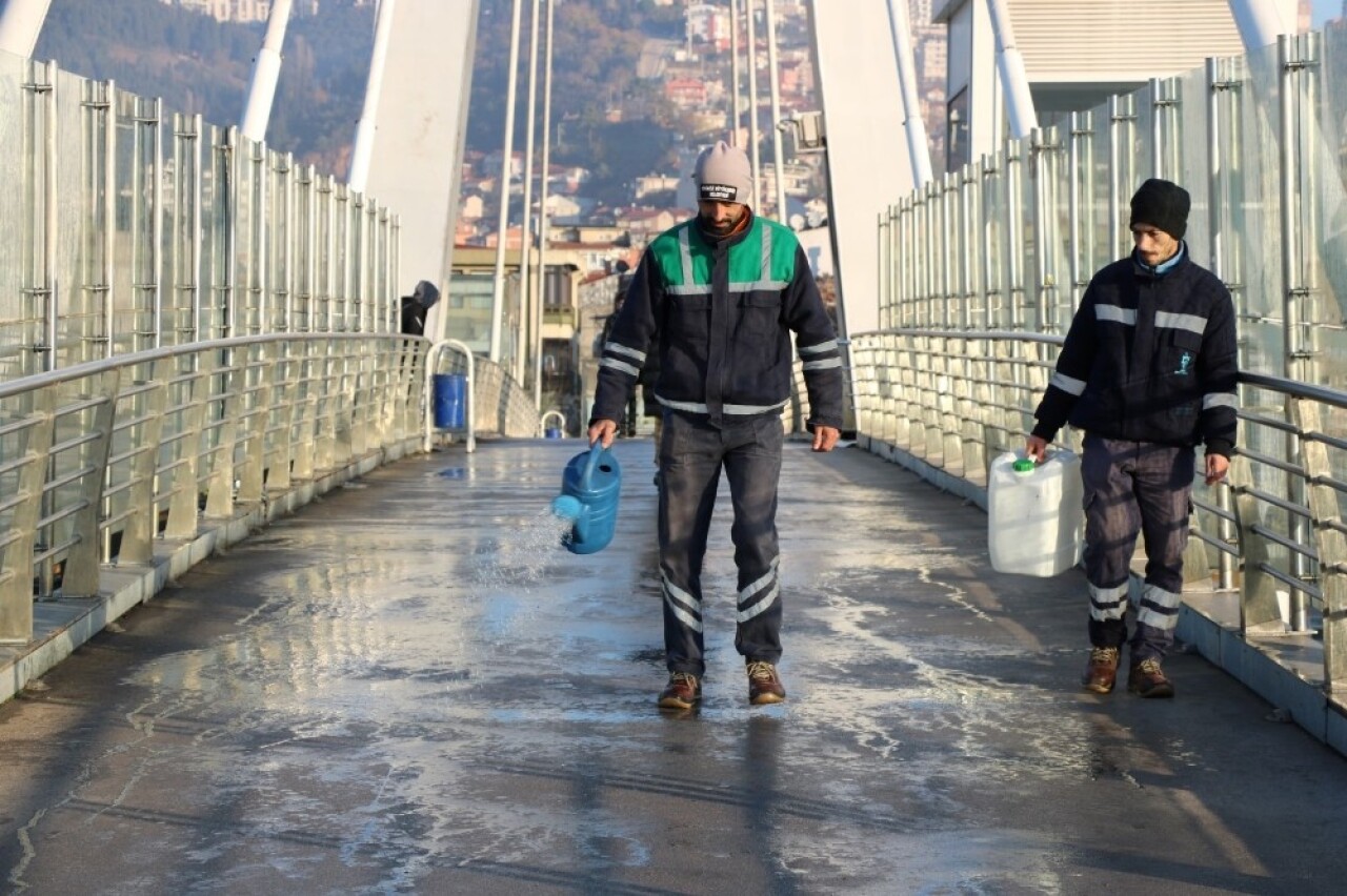 Kocaeli’de üst geçitlerde buzlanmaya karşı özel yöntem