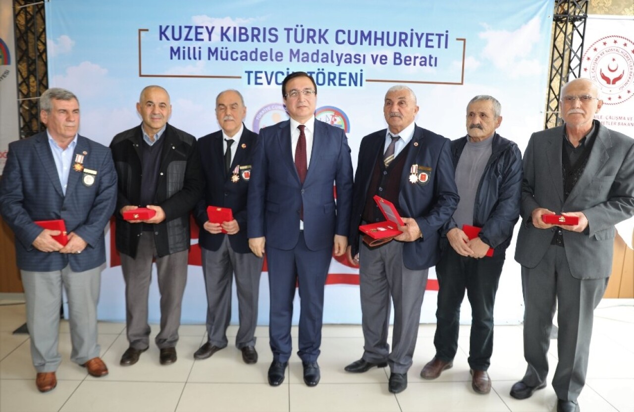 Körfez’de Kıbrıs gazilerine beratları verildi