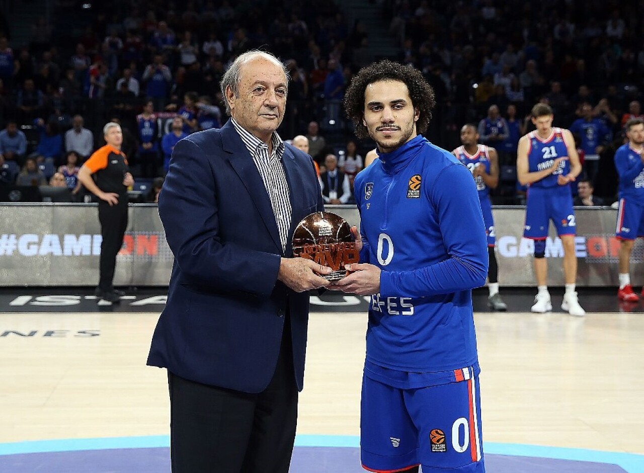 Larkin MVP ödülünü aldı