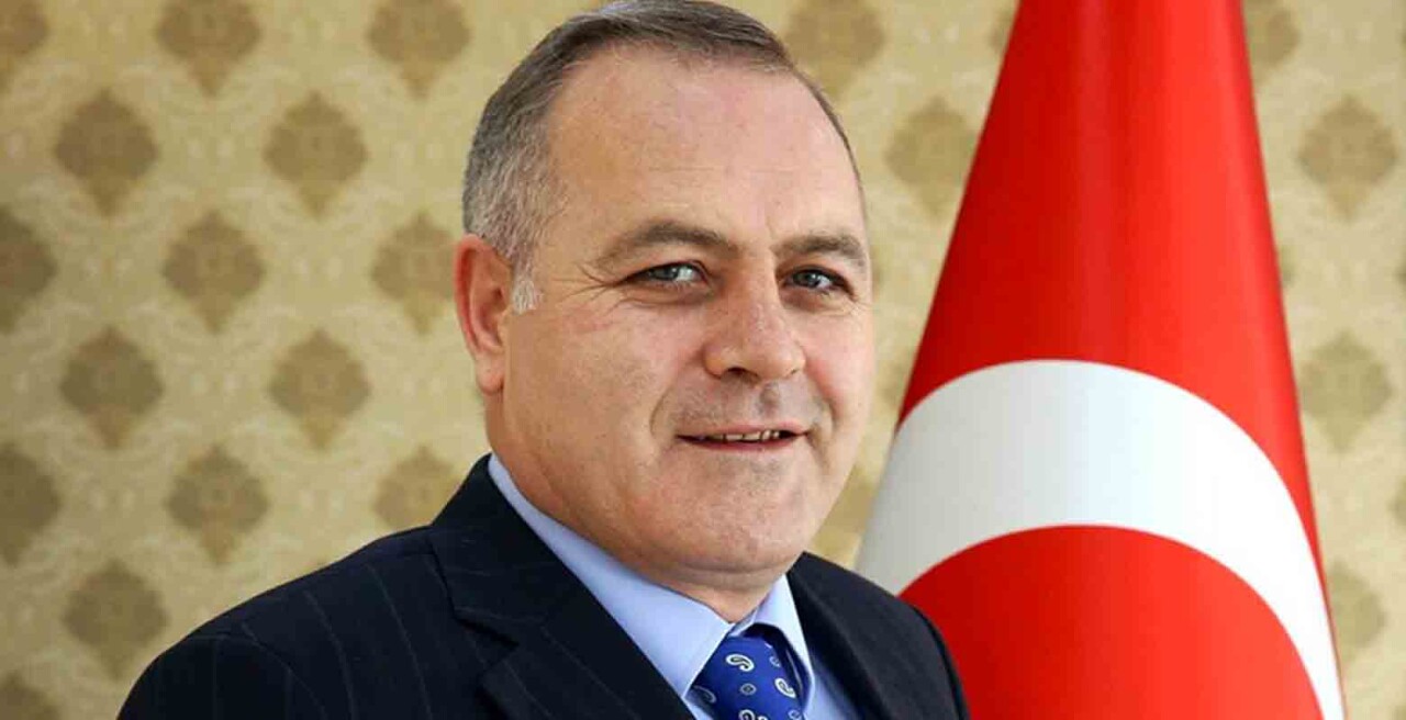 Dr. Mustafa Ayhan Kimdir?