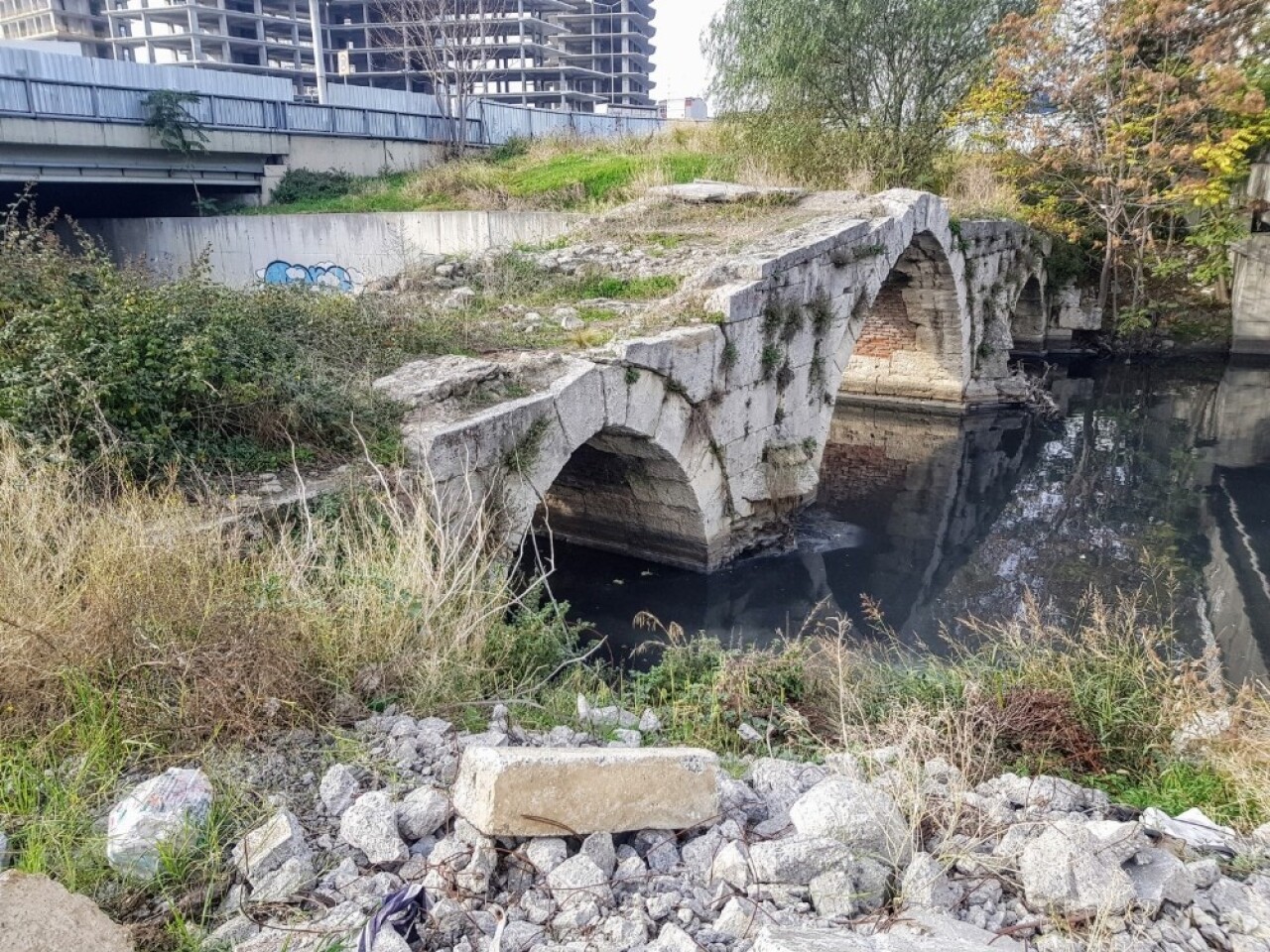 (Özel) Asırlık köprüler can çekişiyor