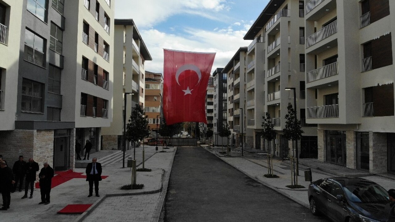 (Özel) Kartal’da yıkılan binaların yerine yeni yapılan binalar havadan görüntülendi