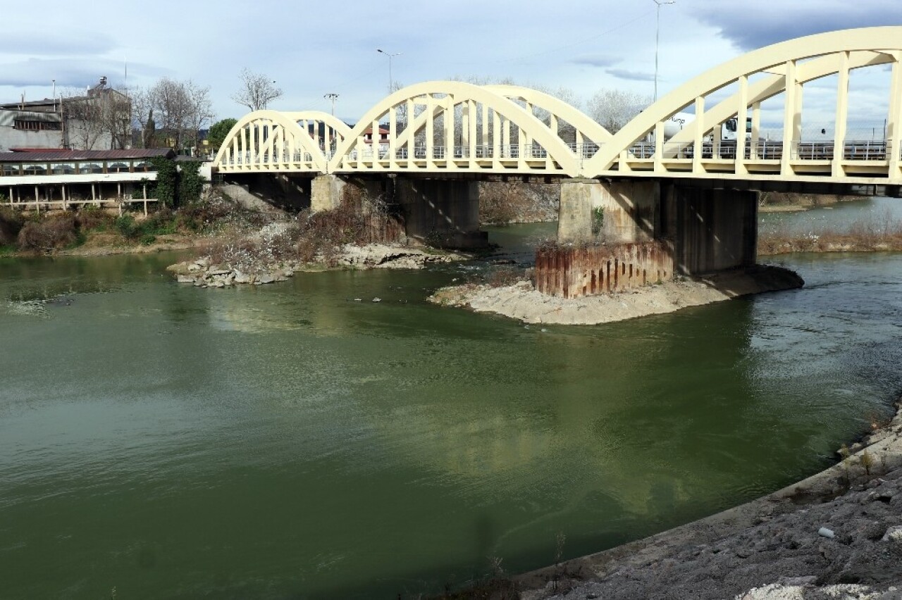 (Özel) Sakarya Nehri ölüm taşıyor