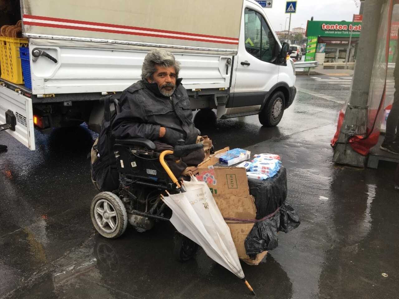 (Özel) Yağmurda ekmek mücadelesi yürekleri yaktı