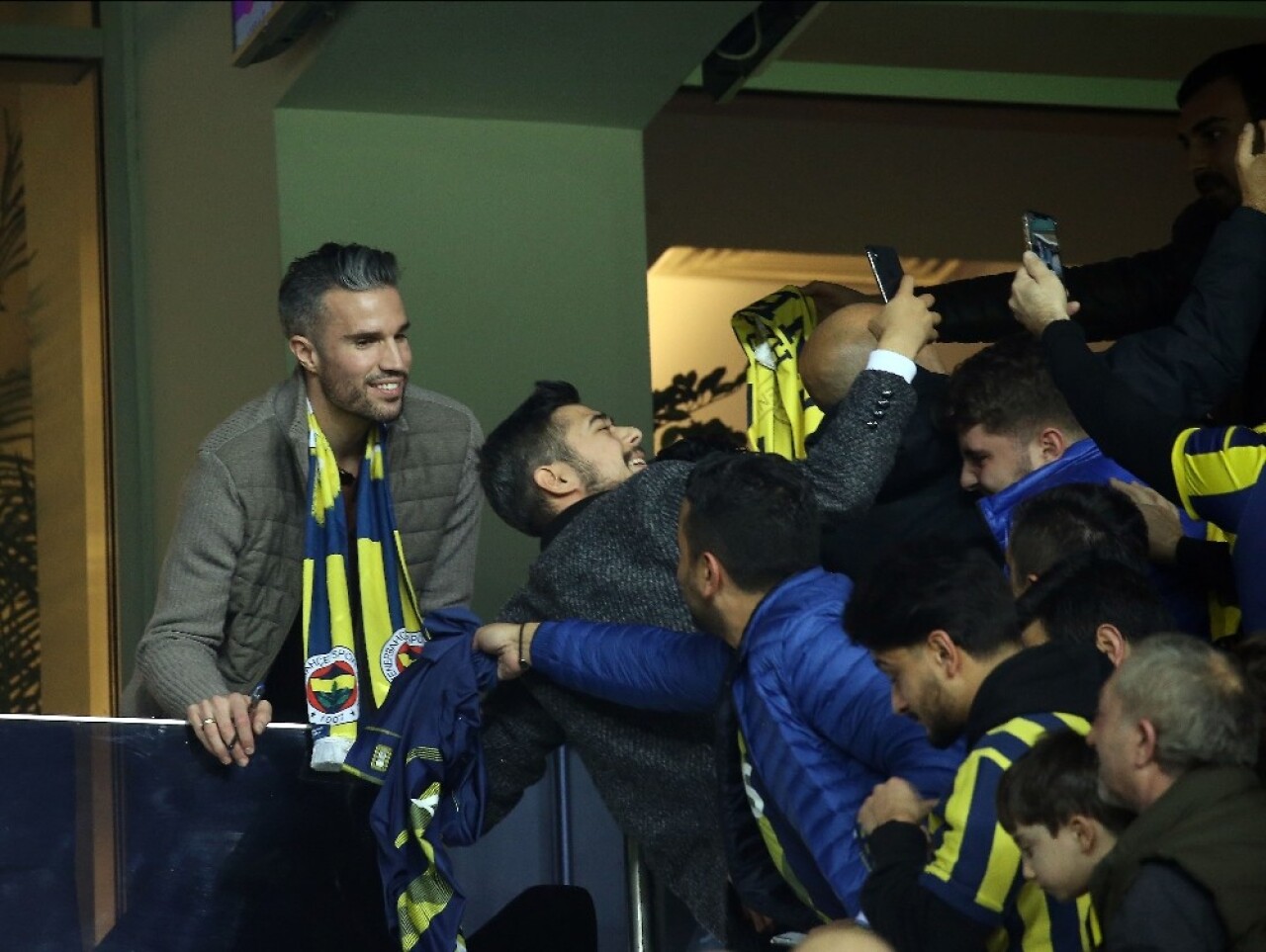 Robin van Persie derbide