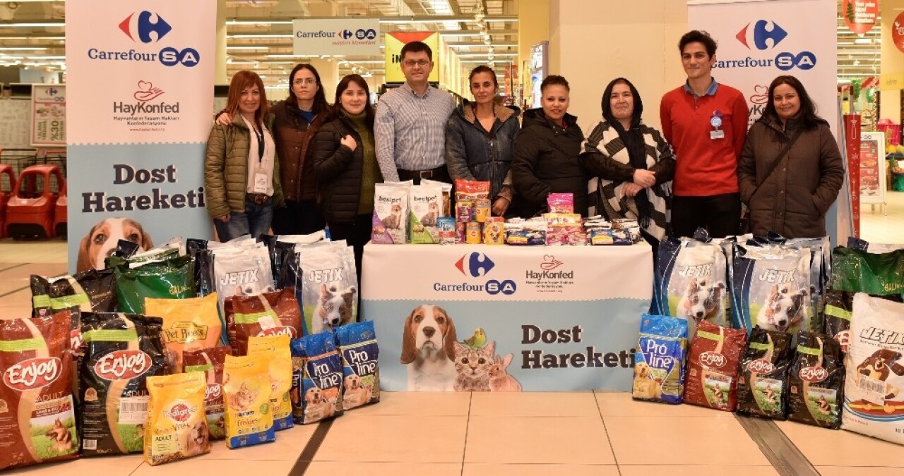 Sahipsiz hayvanları besleyen gönüllülere mama desteği artarak devam ediyor