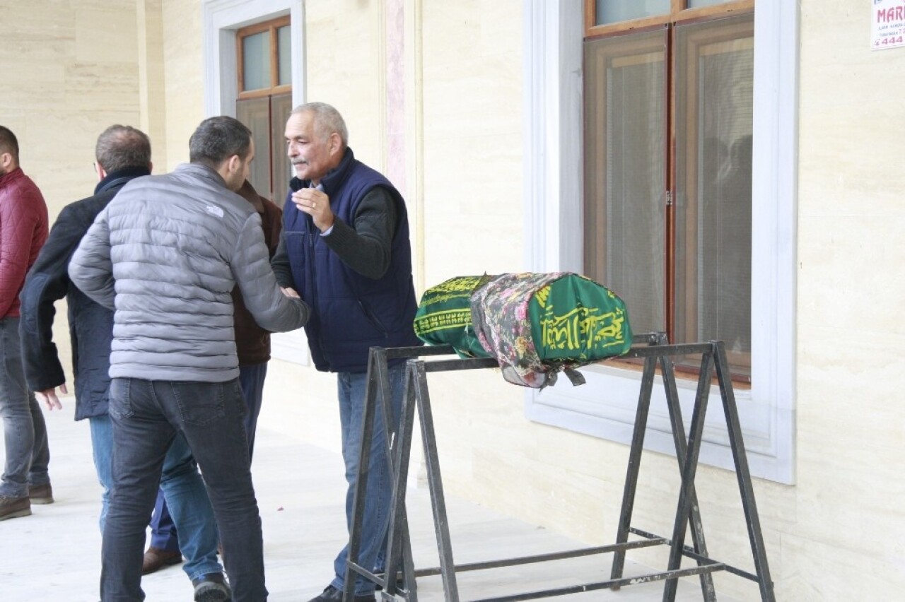 Su bebek son yolculuğuna uğurlandı