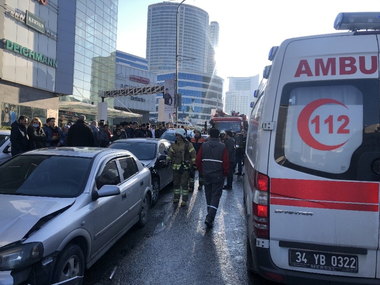 Ümraniye’de feci kaza: 1’i bebek 5 yaralı