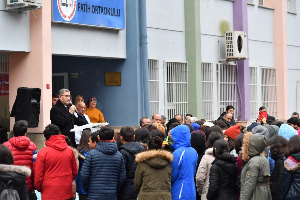 Üsküdar’da her okula bir sokak köpeği projesi devam ediyor