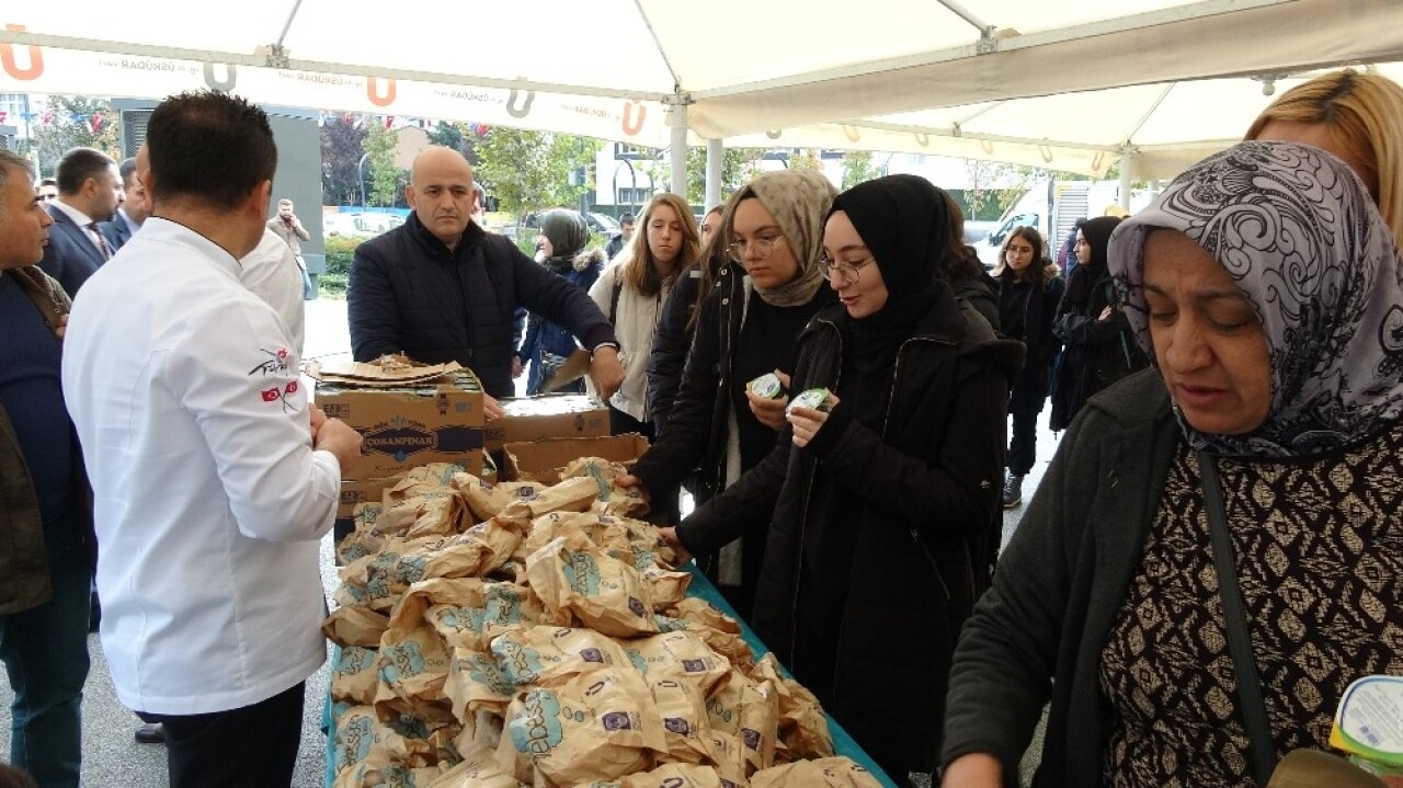 Üsküdar’da ikinci Tebessüm Kahvesinin açılışına yıldız yağmuru