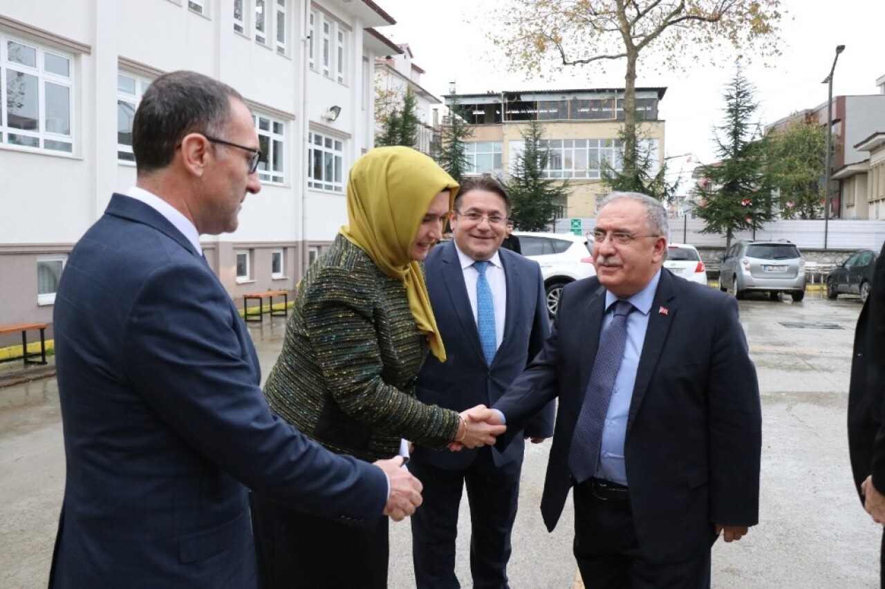 Vali Nayir Adapazarı Mesleki ve Teknik Lisesi öğrencileriyle bir araya geldi