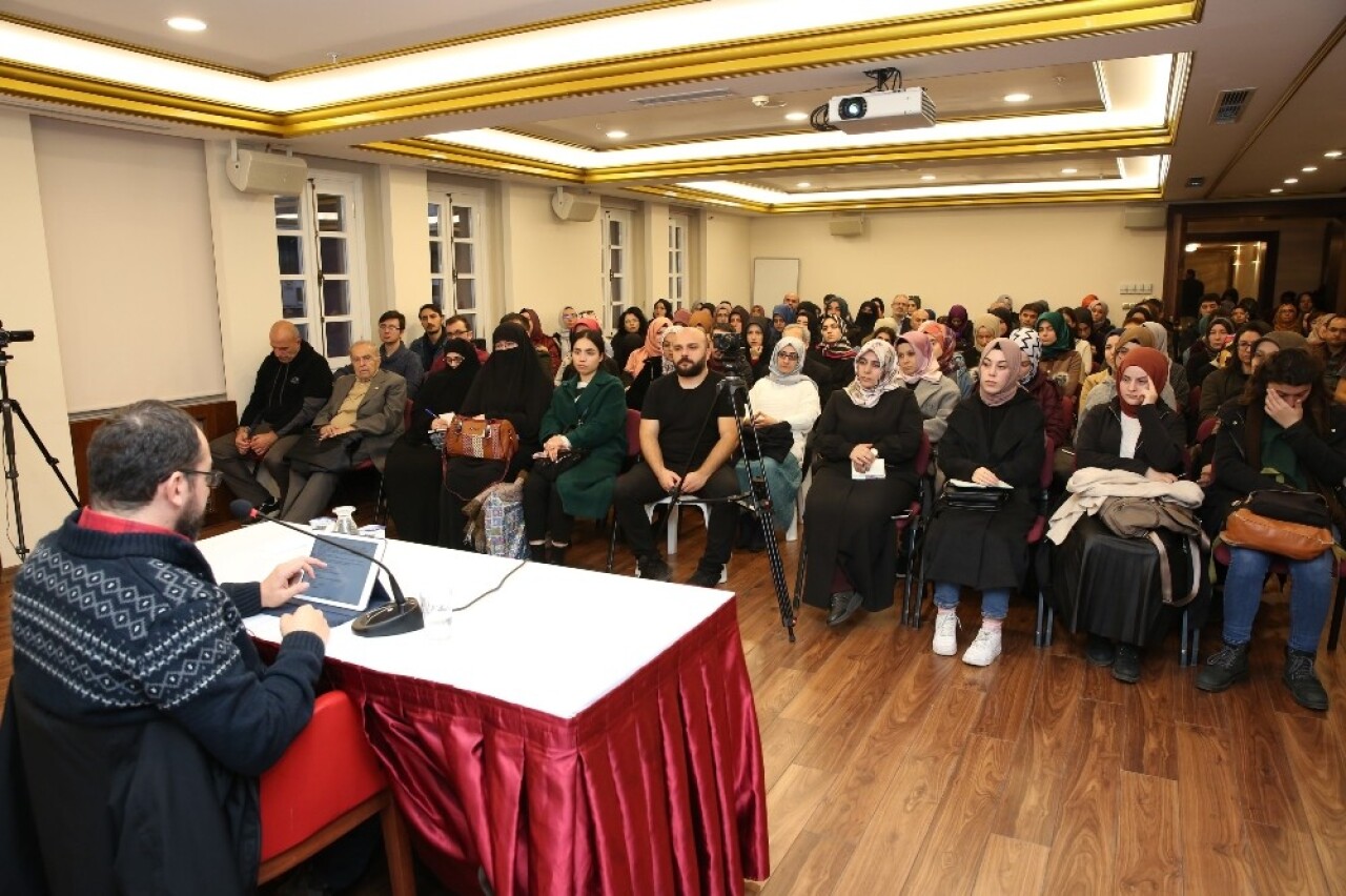 “Zihinler sloganlara teslim olmuş”