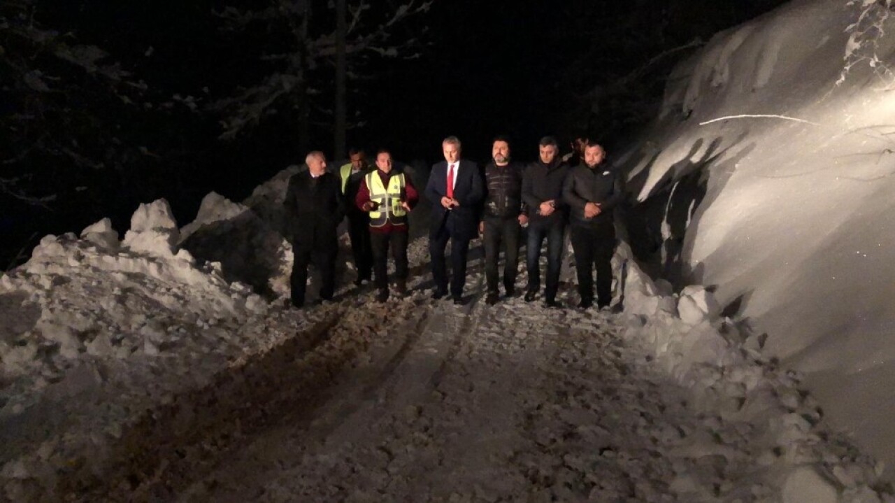 Başkan Babaoğlu’ndan gece çalışan kar timine jest