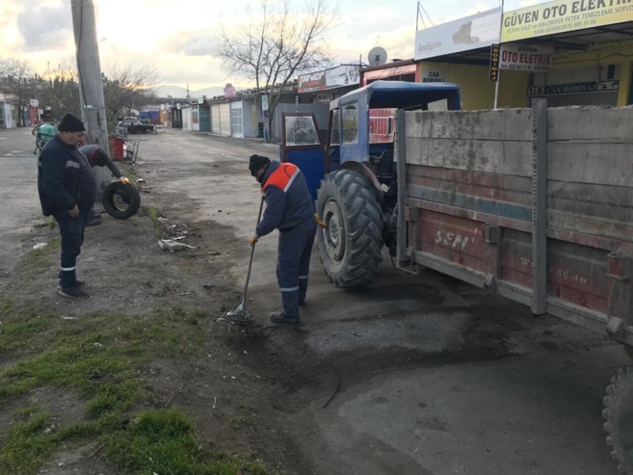 Burhaniye’de Sanayi Sitesi temizlendi