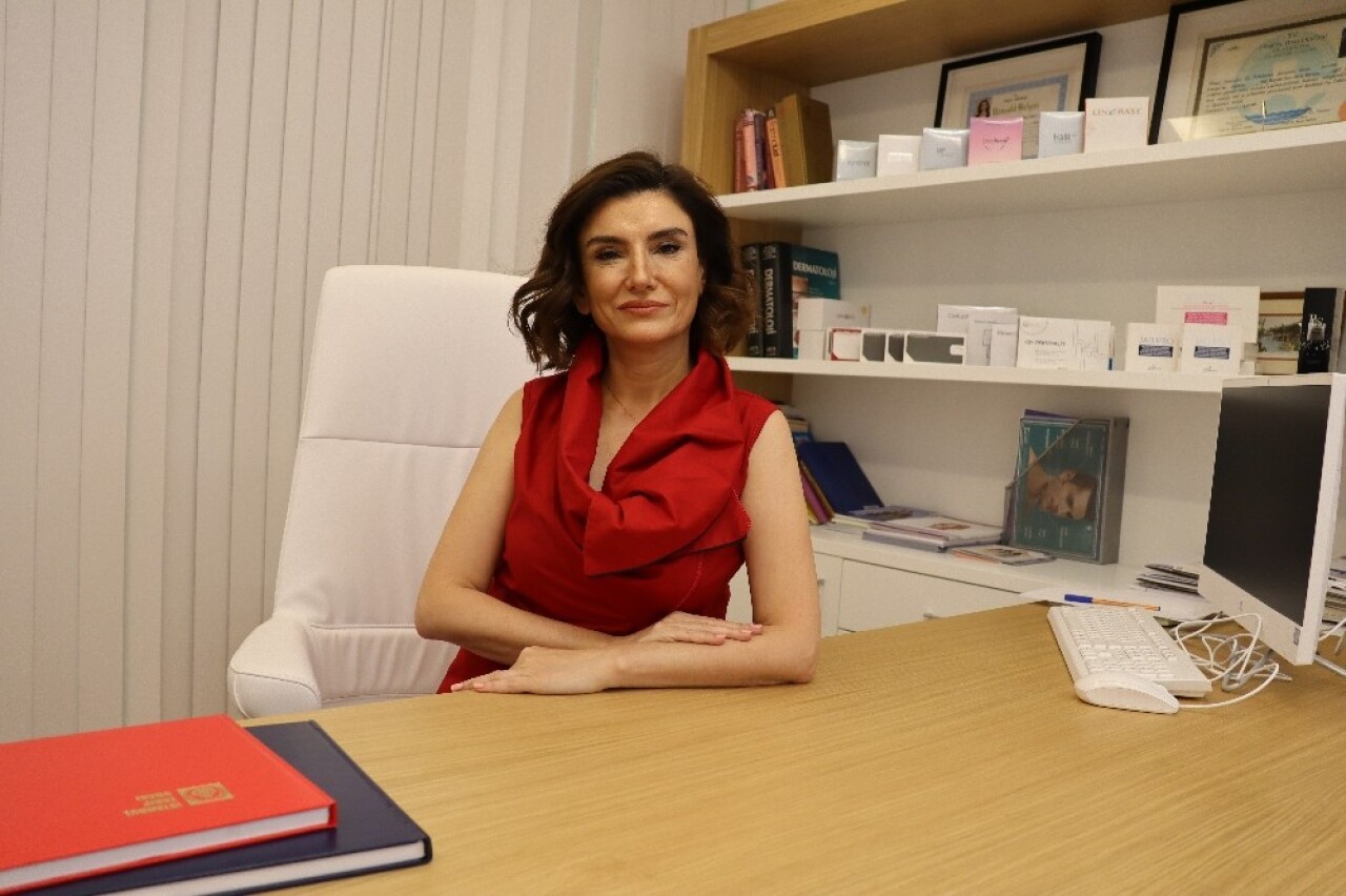"İple asma yöntemi sarkan yanak ve çene görüntüsü için etkili bir yöntem"
