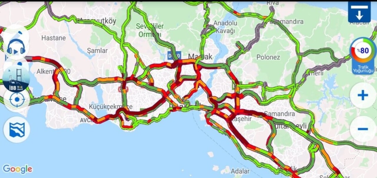 İstanbul’da yağışlı hava trafiği felç etti