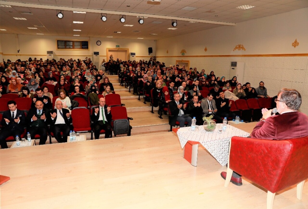 Mustafa Karataş’tan ‘dini değerler’ konferansı