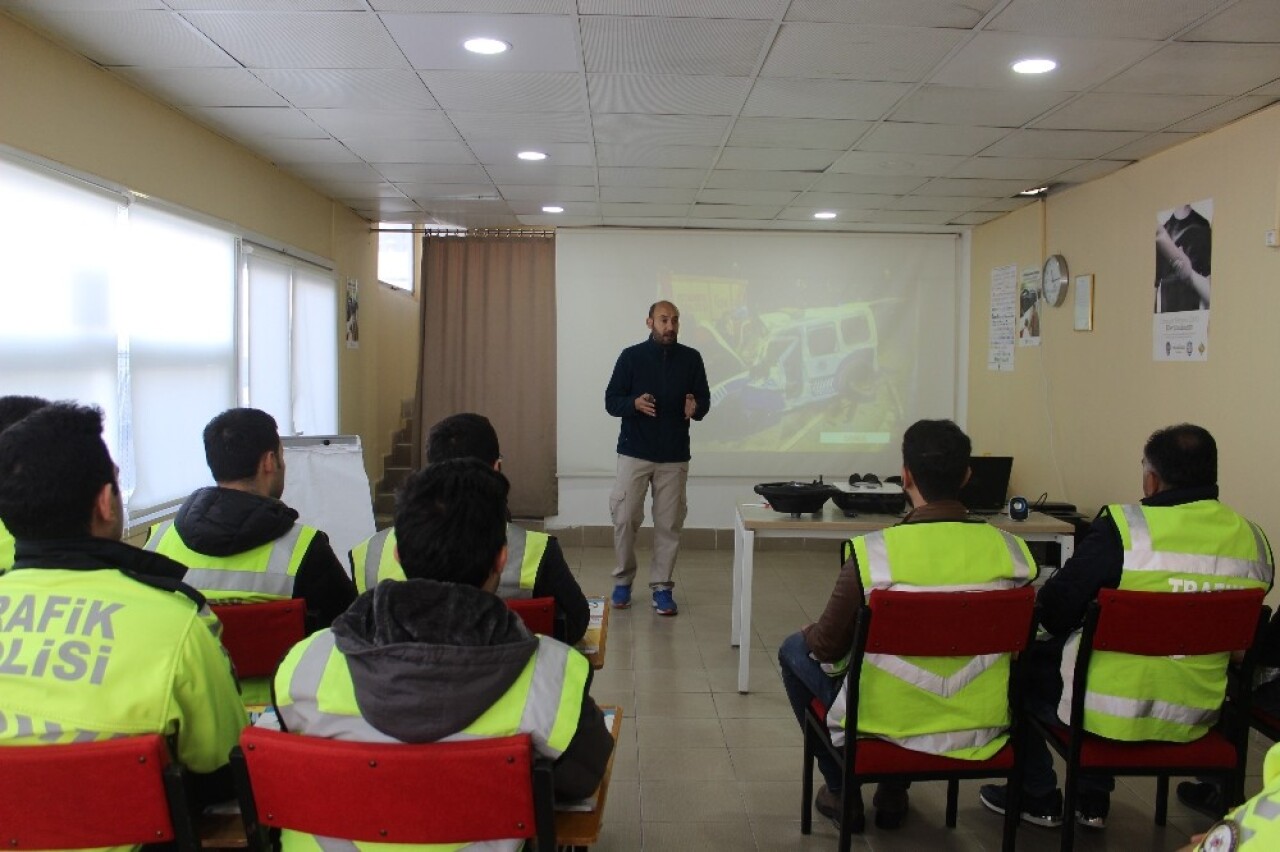 (Özel) İstanbul polisinin nefes kesen sürüş eğitimi