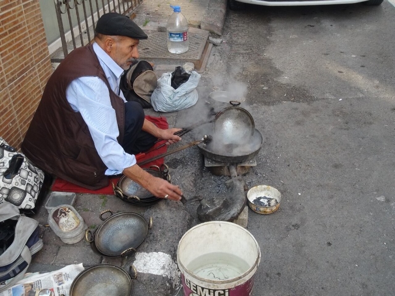 (Özel) Unutulmaya yüz tutmuş meslek; “Kalaycılık”