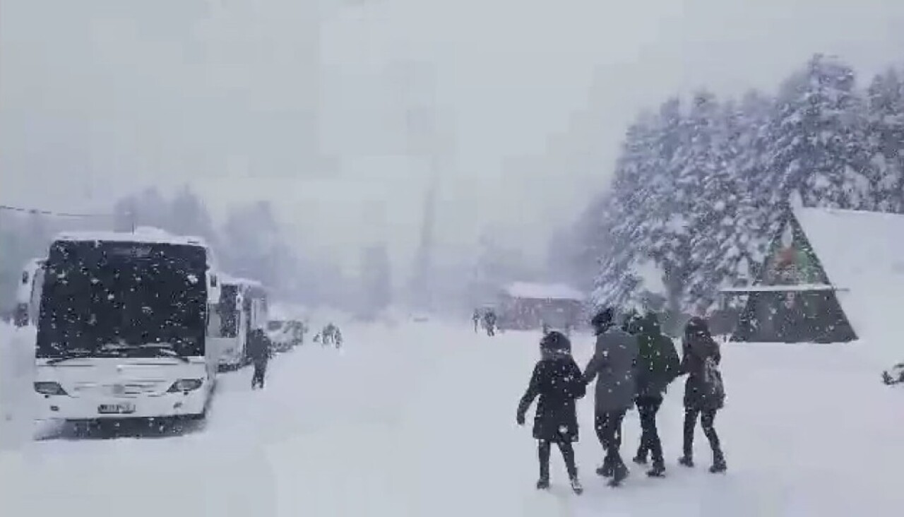 Uludağ’da kar yağışı başladı