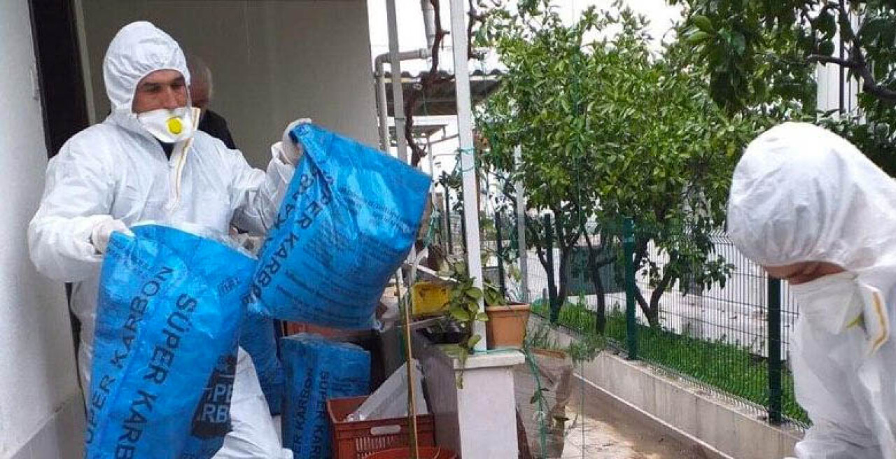 Edremit Belediyesi çöpleri evden topluyor