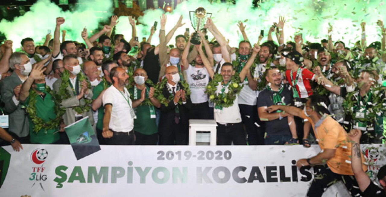 Yer siyah gök yeşil şampiyon Kocaelispor