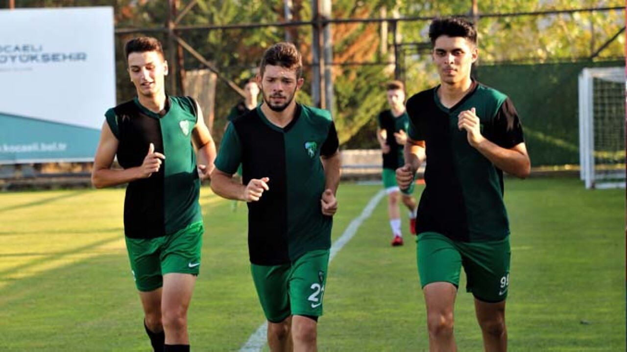 Kocaelispor U19 lige Büyükşehir spor tesislerinde hazırlanıyor