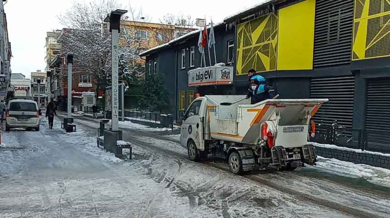 Adapazarı Belediyesi’nden yoğun kar mesaisi