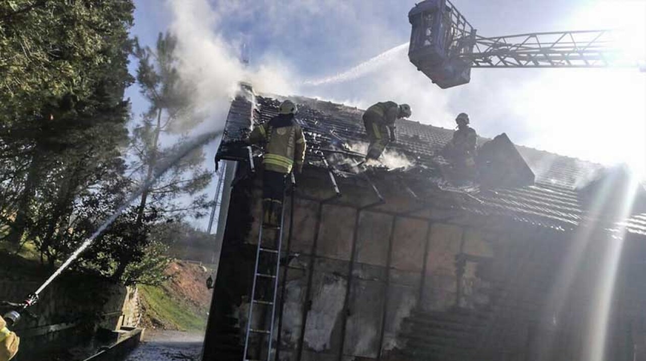 Beykoz'da çatı yangını meydana geldi